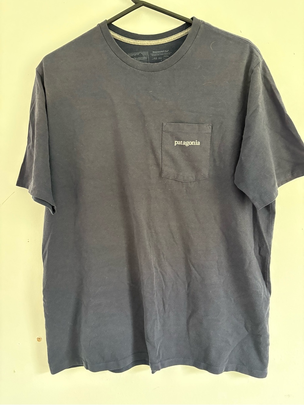 Patagonia Responsibili-Tee Pocket T-Shirt Large Mountain Graphic